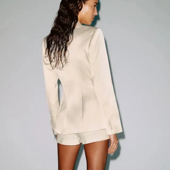 REFOMATION CADEN SATIN BLAZER IN IVORY - NWT (SIZE XS) - Picture 4 of 7